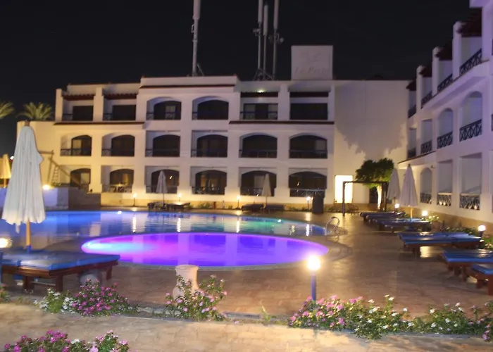 El Khan Hotel