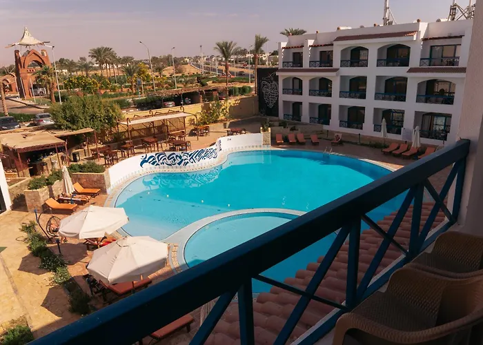 Hotel El Khan 3*