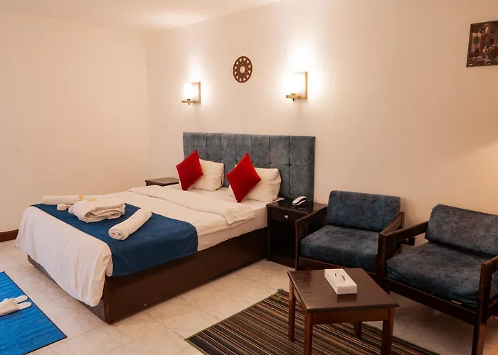 El Khan Hotel 3*