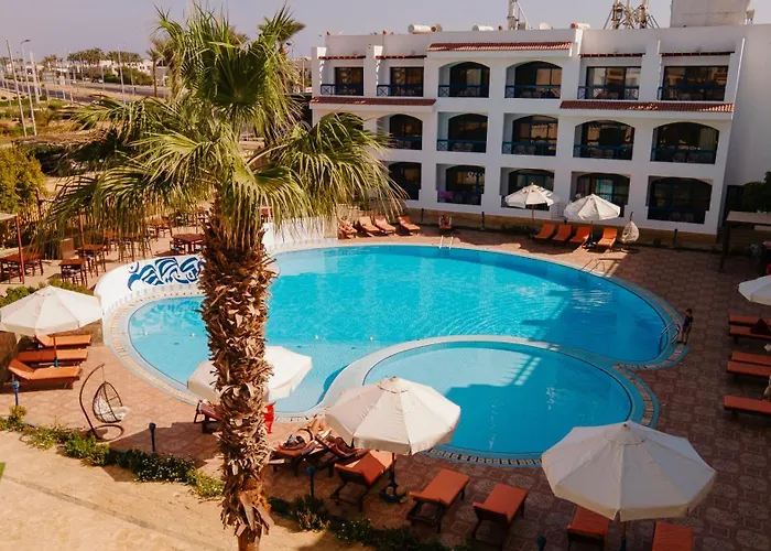 El Khan Hotel 3*
