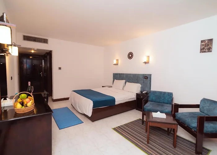 El Khan Hotel 3*