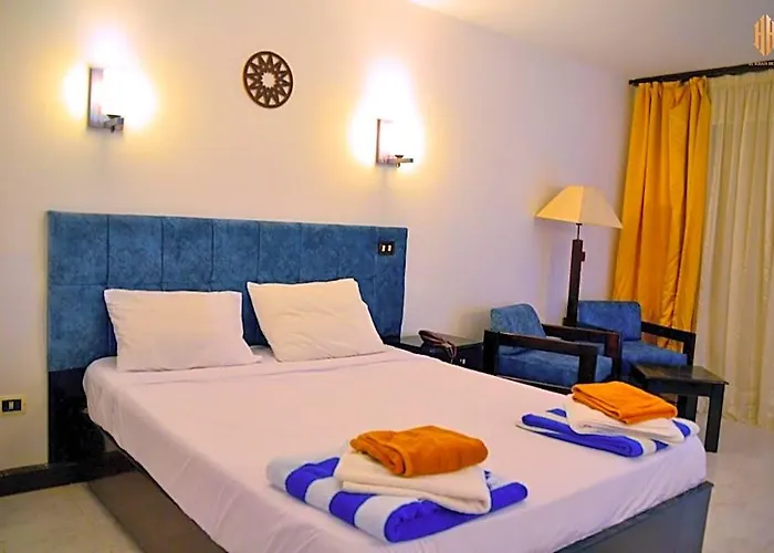 Hotel El Khan 3*