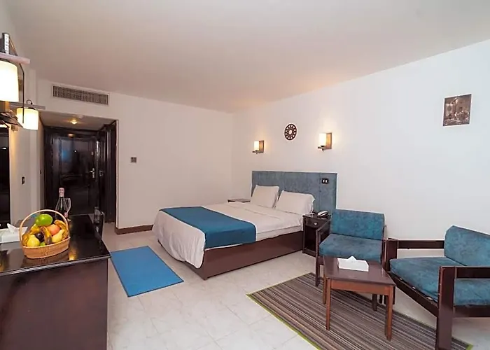 Hotel El Khan 3*